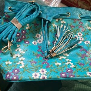 Women’s shoulder bag